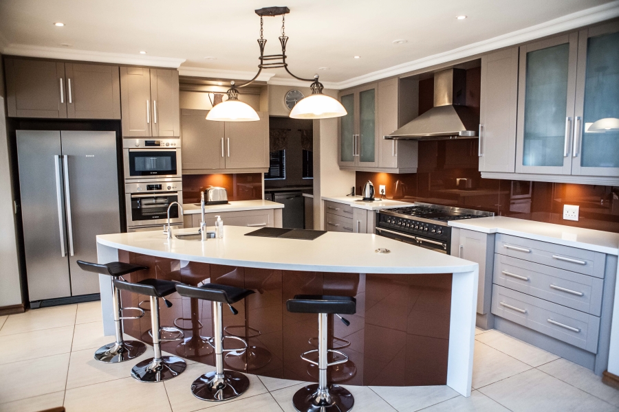 5 Bedroom Property for Sale in The Coves North West